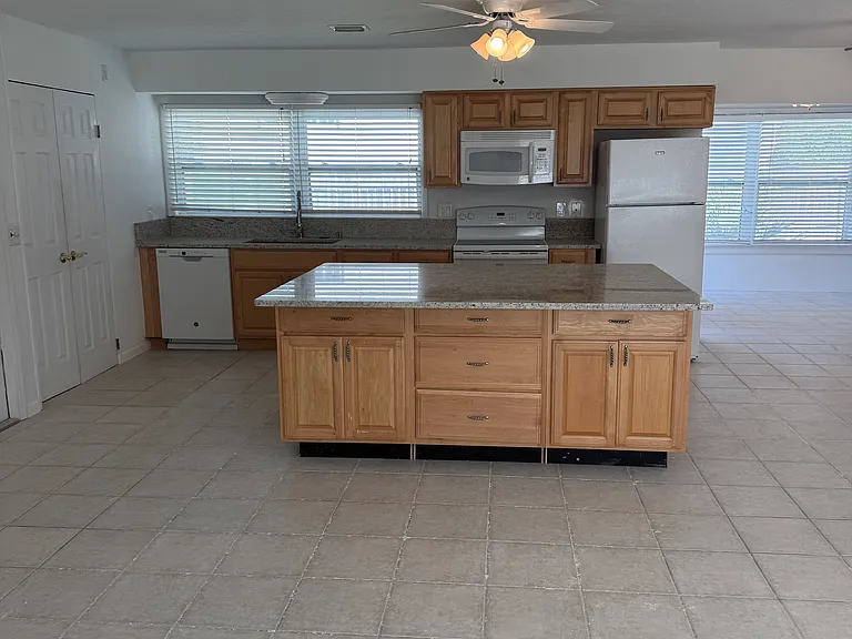 215 Pelican Dr — Photo 8