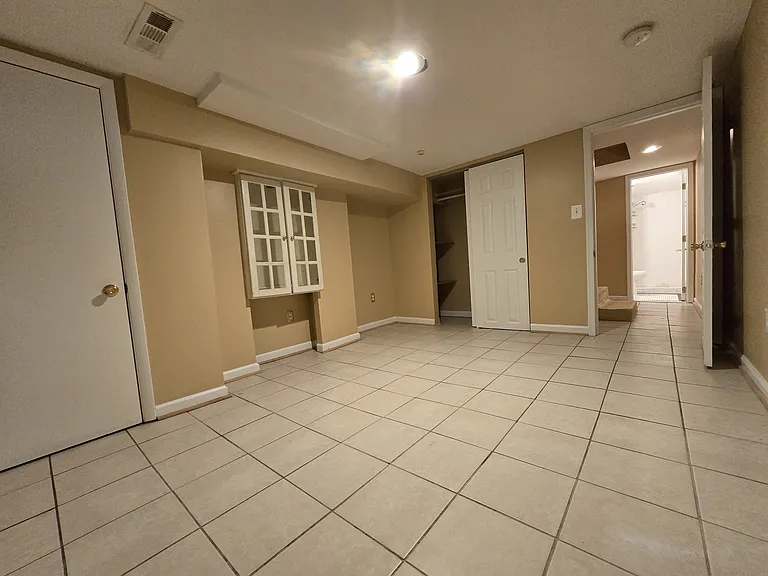 1012 W Pratt St — Photo 25