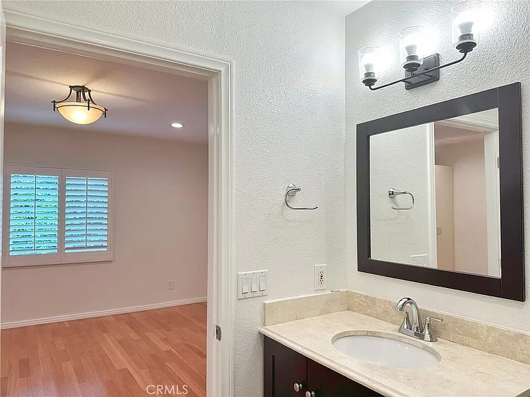 5857 Balcom Ave — Photo 20