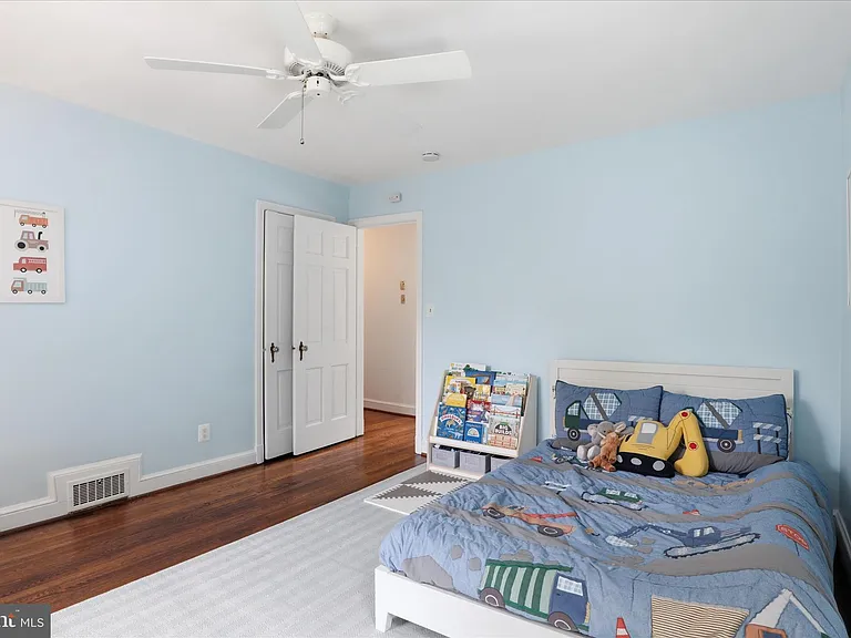 2316 N Stafford St — Photo 32