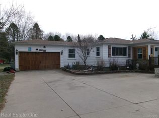 28450 Pontiac Trl, South Lyon, MI 48178