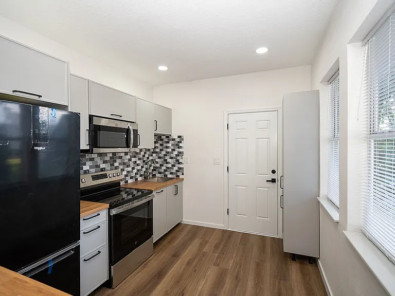 226 N Terry Ave — Photo 6