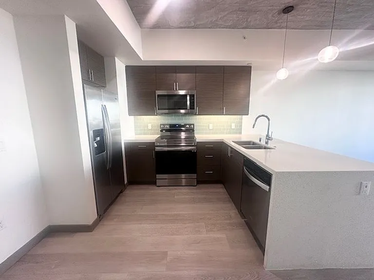 Strauss on Fifth — Photo 13