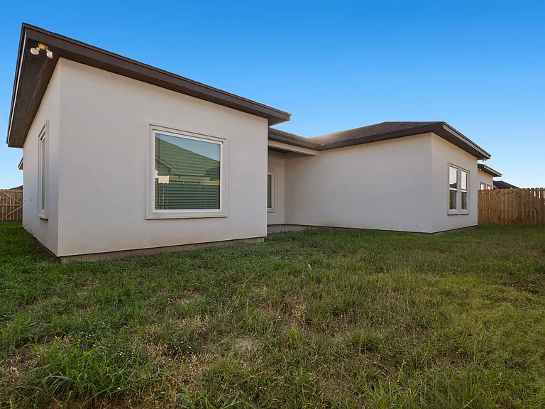 7425 Lake Havasu — Photo 18
