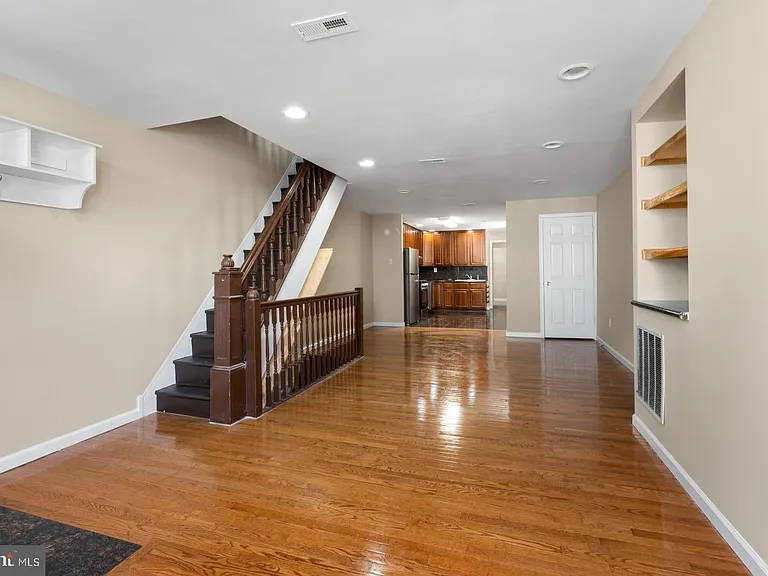 1842 McKean St — Photo 2
