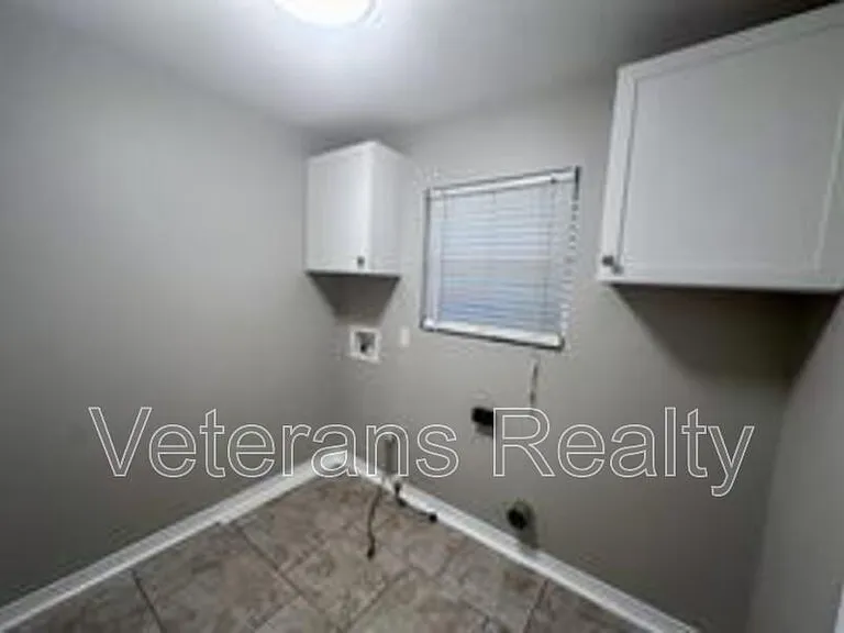 113 Alverado Dr — Photo 14