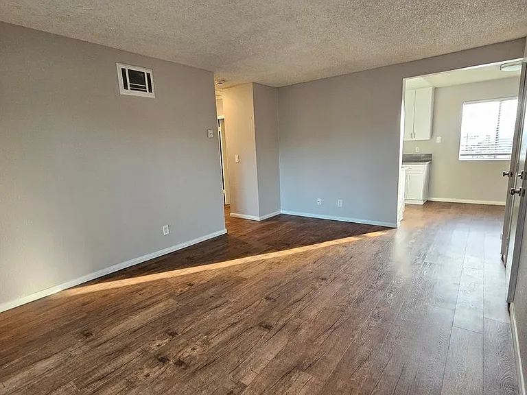 Del Mar Apartment Homes — Photo 30
