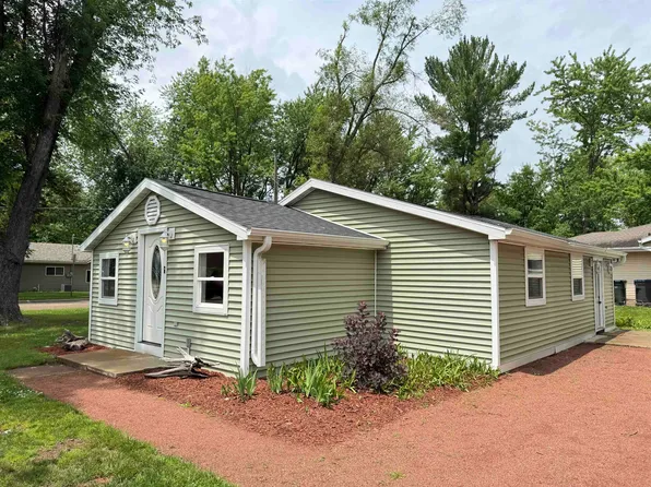 803 Demarest Ave, Waupaca, WI 54981