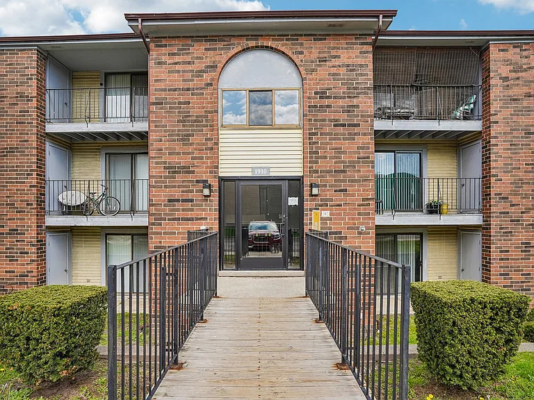 Regency Place Apartments — Photo 1