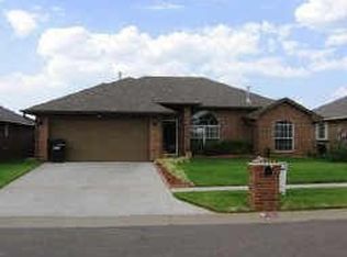 321 SW 40th St, Moore, OK 73160