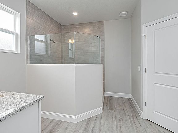 3rd image of 1127 Moon St SE