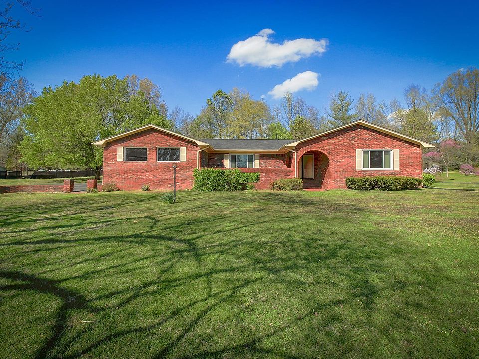 1st image of 215 Brenna Dr