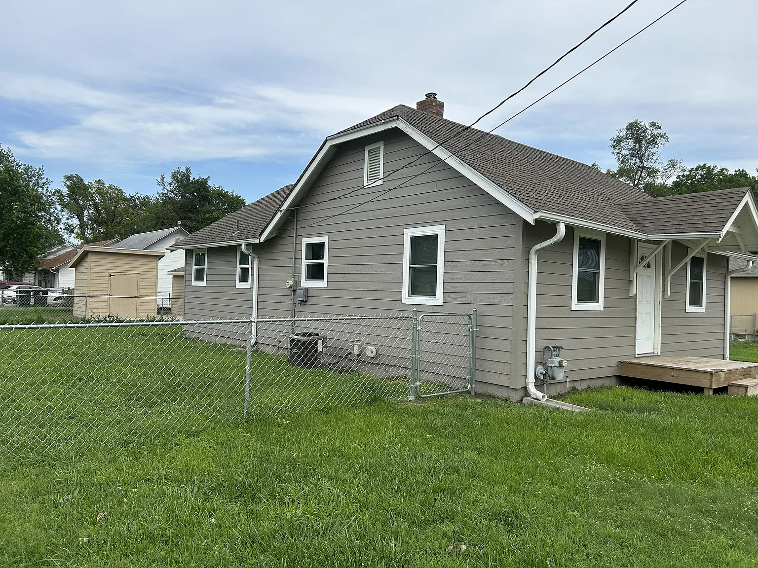 3 bed, 850 sqft, $1,391 — Photo 2
