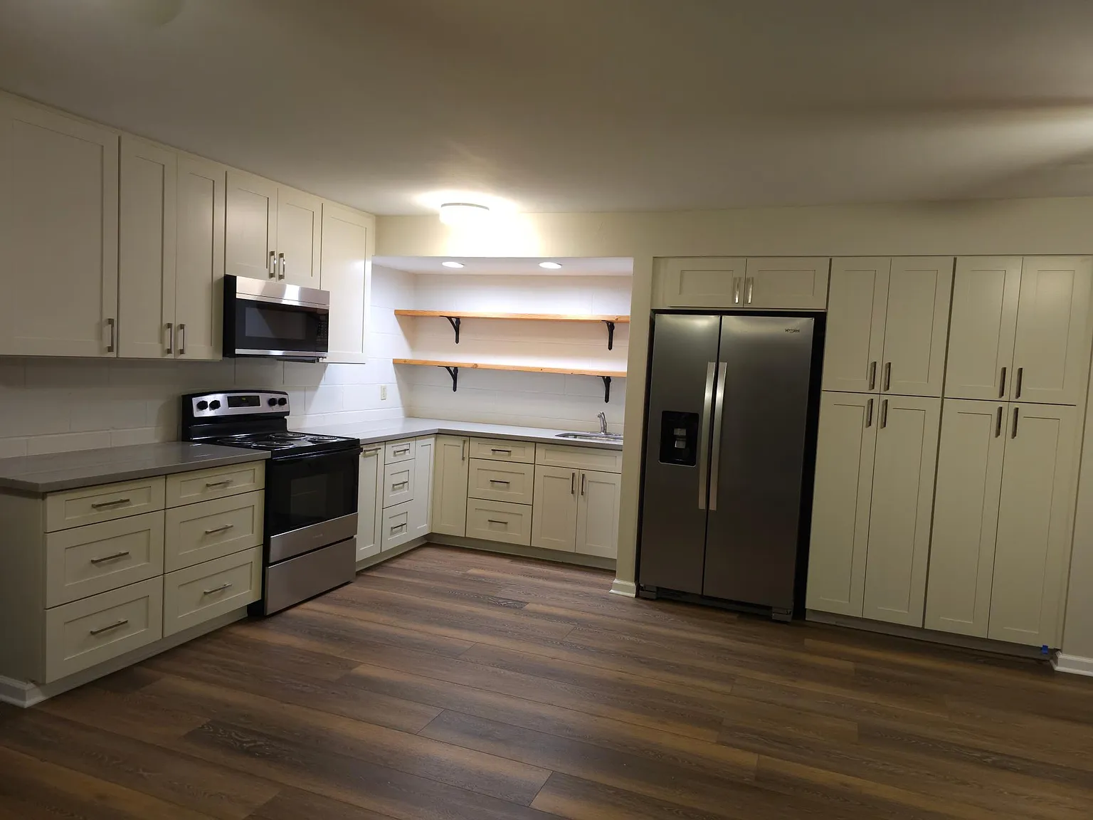1 bed, 950 sqft, $2,650 — Photo 3