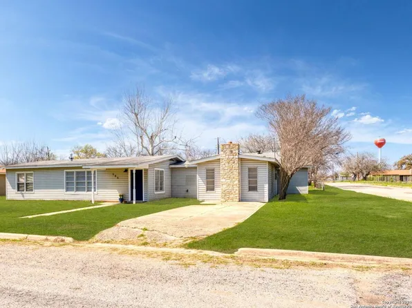 989 E COLEMAN ST, Poteet, TX 78065
