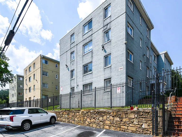 713 Brandywine St SE #B2 — Photo 36