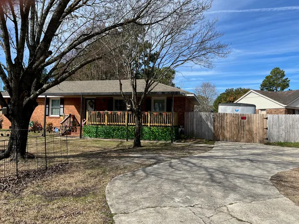 5101 Chesapeake Rd, Fayetteville, NC 28311