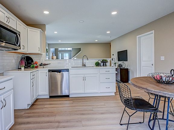 5th image of 10 White Orchid Way