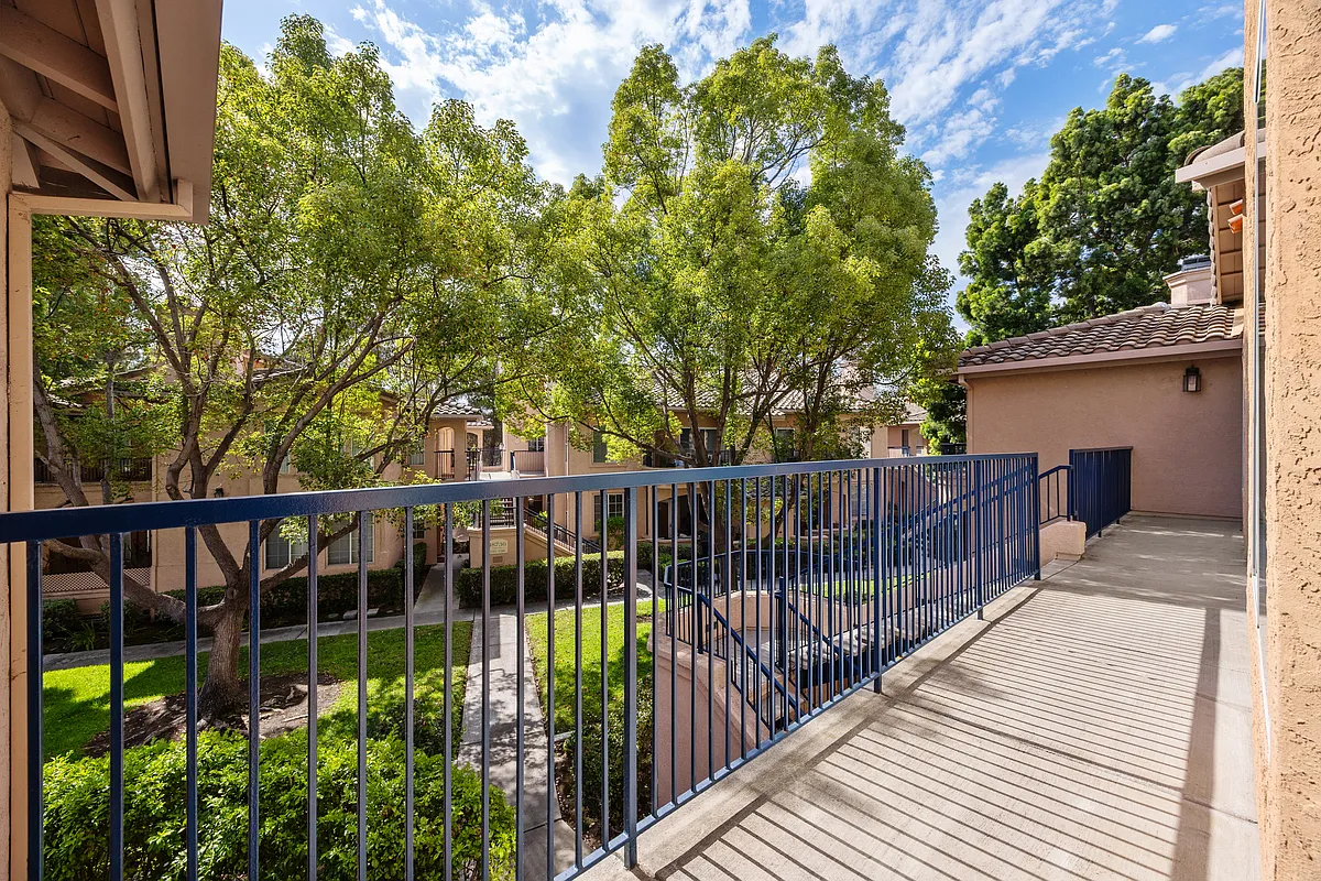 2 bed, 1056 sqft, $3,100 — Photo 4