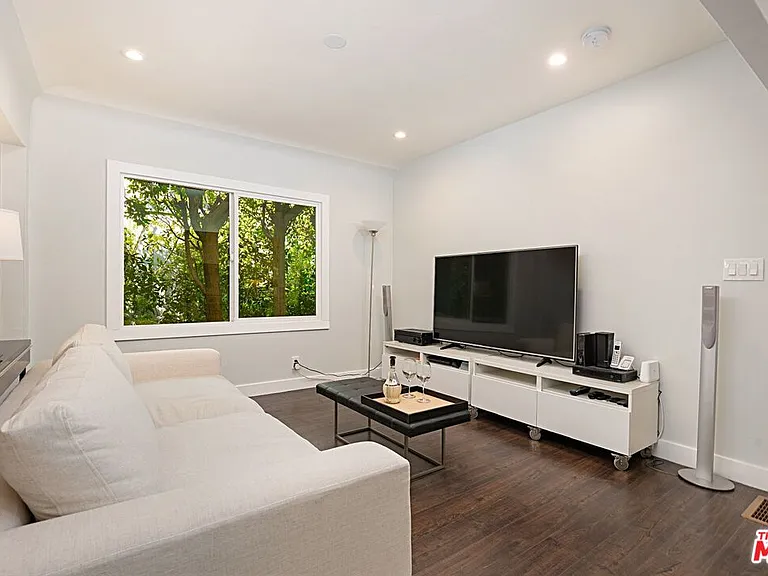9023 Phyllis Ave — Photo 14