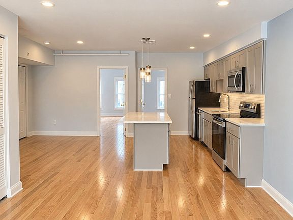 4th image of 1935-37 Chestnut St #37-4