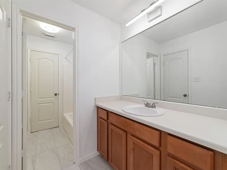 2618 Bridgestone Park Ln — Photo 42
