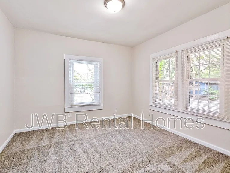1265 W 31st St — Photo 8
