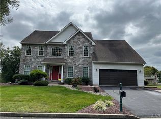 400 Ridge Ln, Nazareth, PA 18064