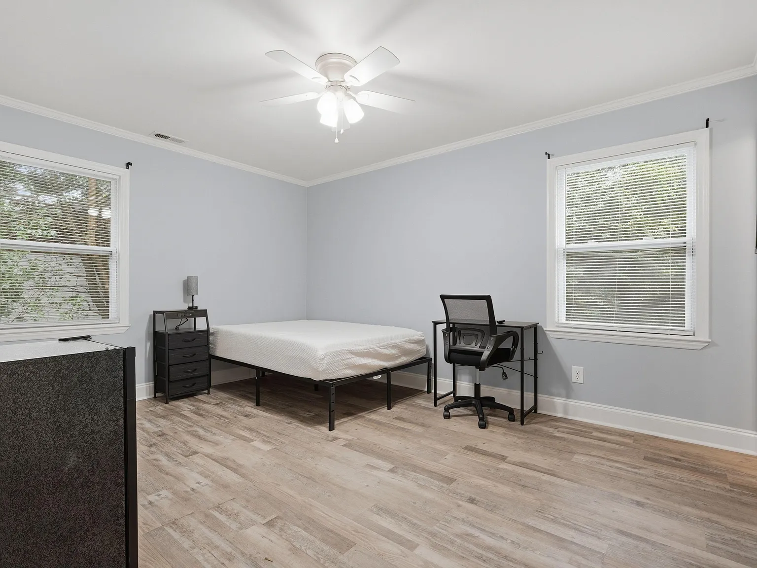 4 bed, 2.0 bath, 1731 sqft, $1,360 — Photo 2