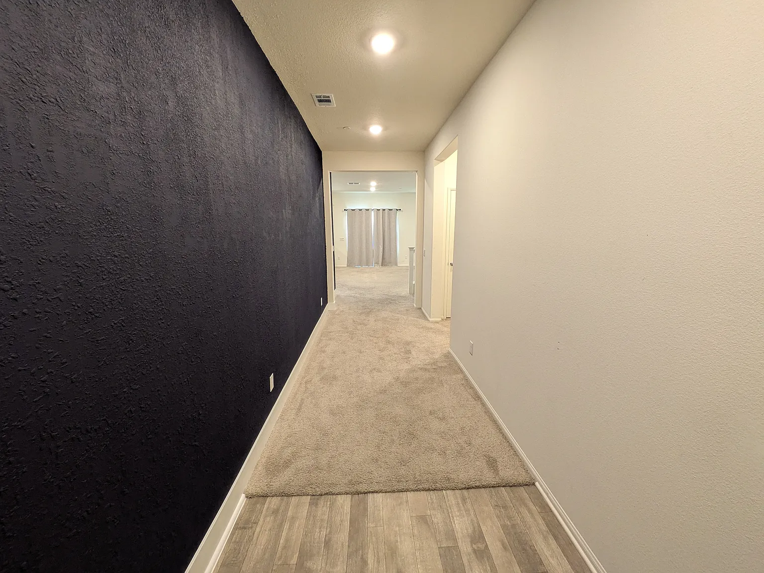 3 bed, 2.5 bath, 6192 sqft, $3,500 — Photo 3