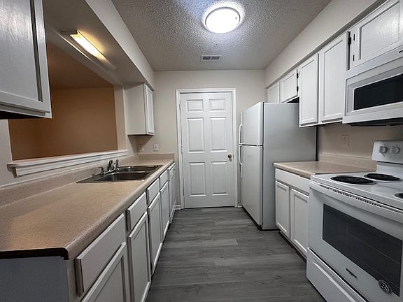 4th image of 2909 Spring Garden St #H