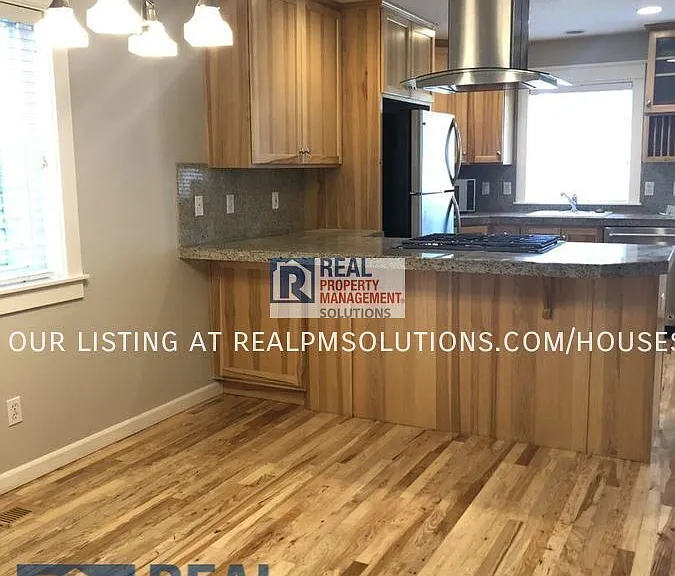 933 SE Clatsop St — Photo 6