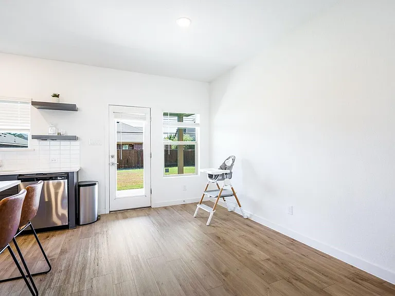 2608 Ontario Dr — Photo 3