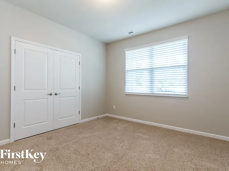 11231 Dobbins Dr — Photo 11