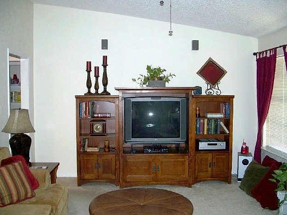 3rd image of 1424 Daryll Ln