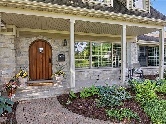 3rd image of 2501 Robincrest Ln
