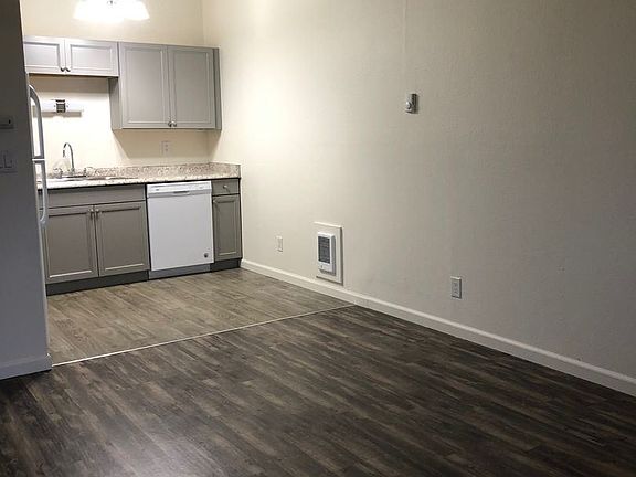 3rd image of 409 22nd St SE APT B