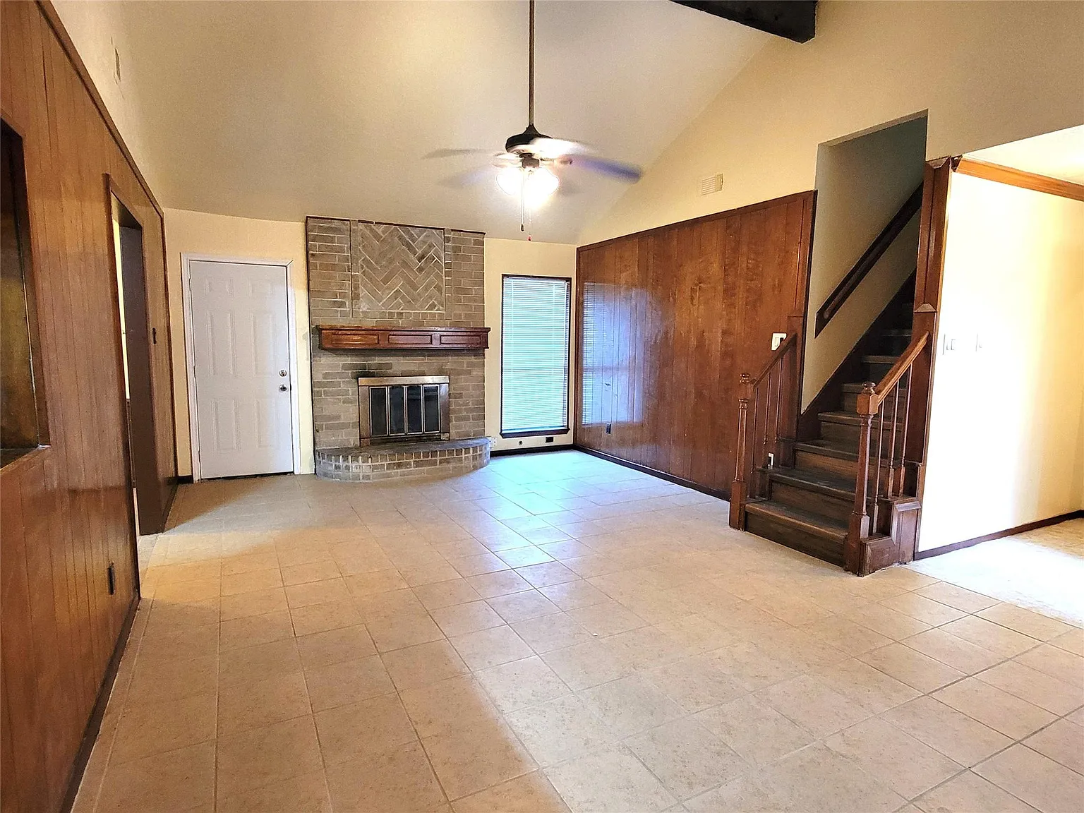 5 bed, 3.0 bath, 2426 sqft, $2,000 — Photo 4