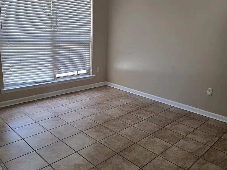 119 Wayfair Ln — Photo 5