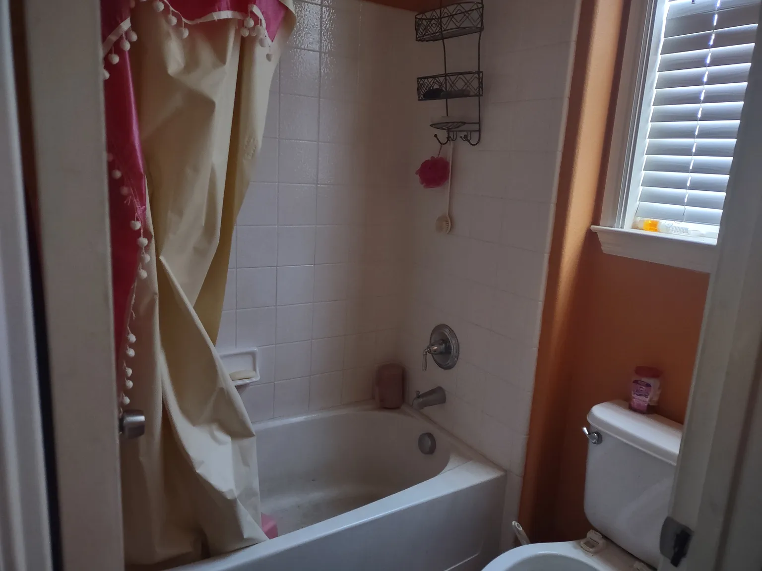 4 bed, 2885 sqft, $3,200 — Photo 4