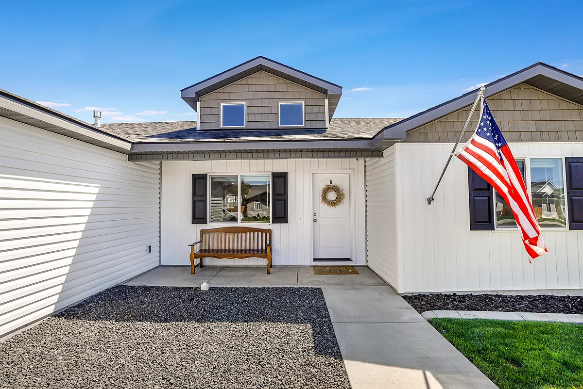 Building Photo - 1113 Meadow Lake Loop