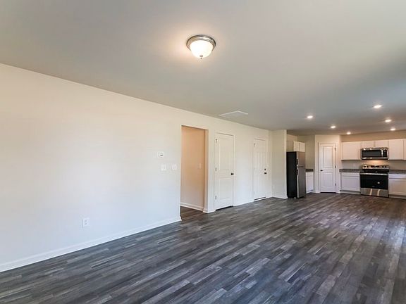 2nd image of 215 Kyles Dr