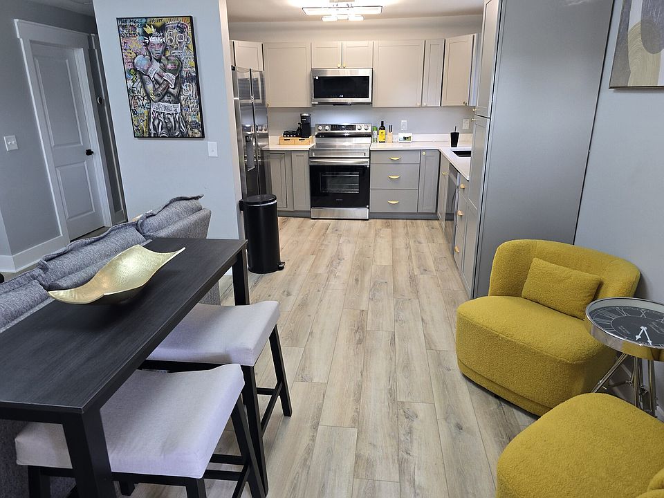 2nd image of 1315 Gorrell St #12