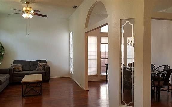 4th image of 1312 Newbury Ln