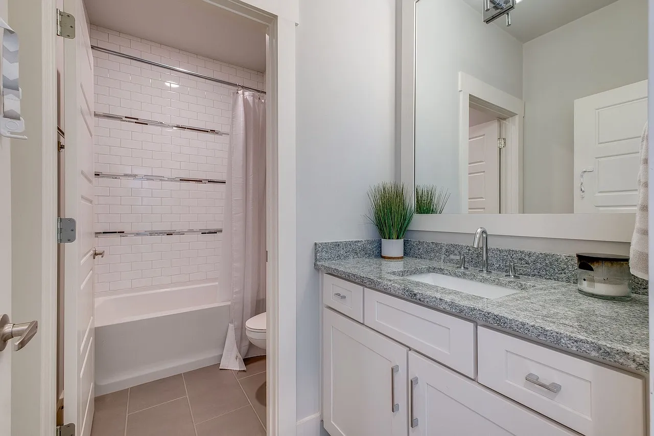 3 bed, 2650 sqft, $5,250 — Photo 2