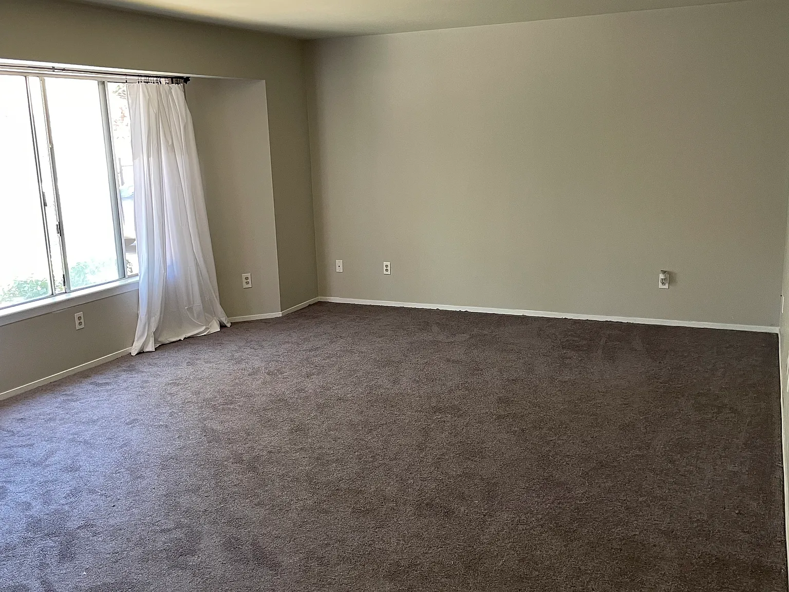 3 bed, 2250 sqft, $3,500 — Photo 2