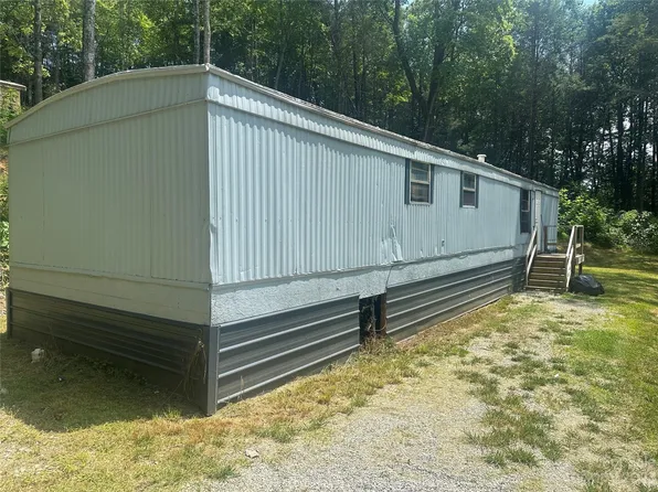 106 & 108 Moore Dr, Marion, NC 28752