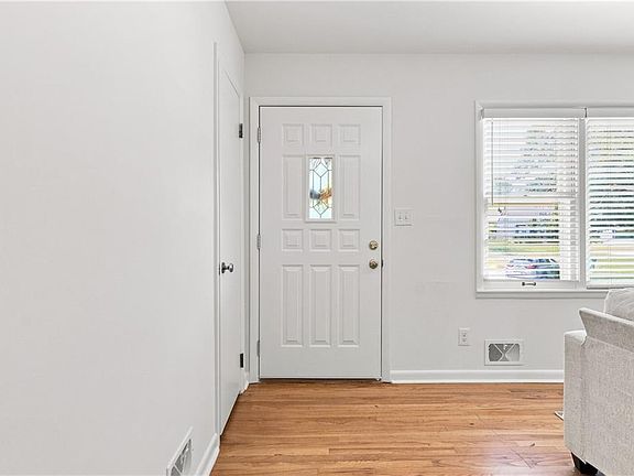 5th image of 5515 Roeland Dr