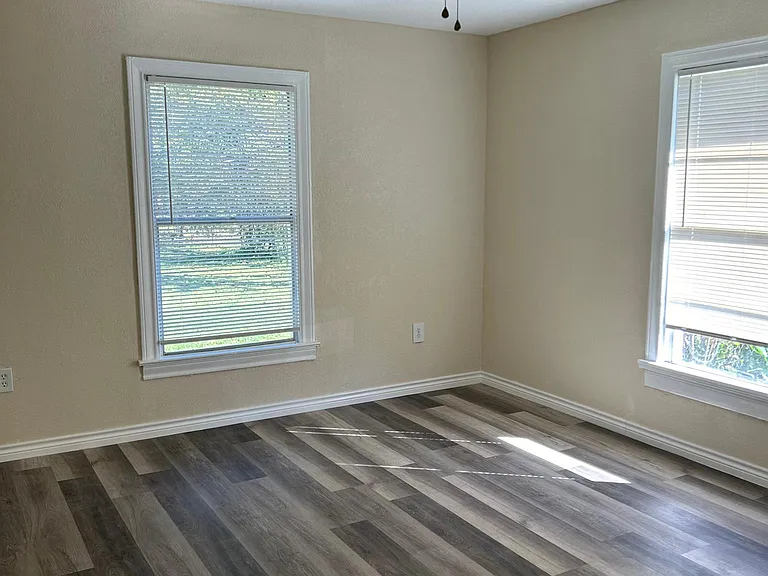 705 Azalea St — Photo 11
