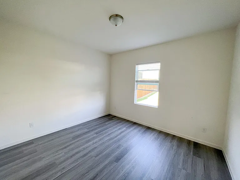 1806 Washington St — Photo 9